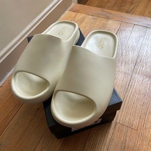 EGO Playoff Slides “Off-White”